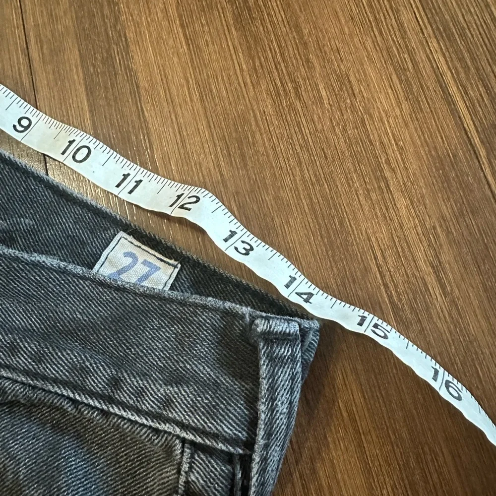 We the free FREE PEOPLE: DISTRESSED BLACK MAGGIE JEANS size 27 OB901514 - Picture 8 of 9